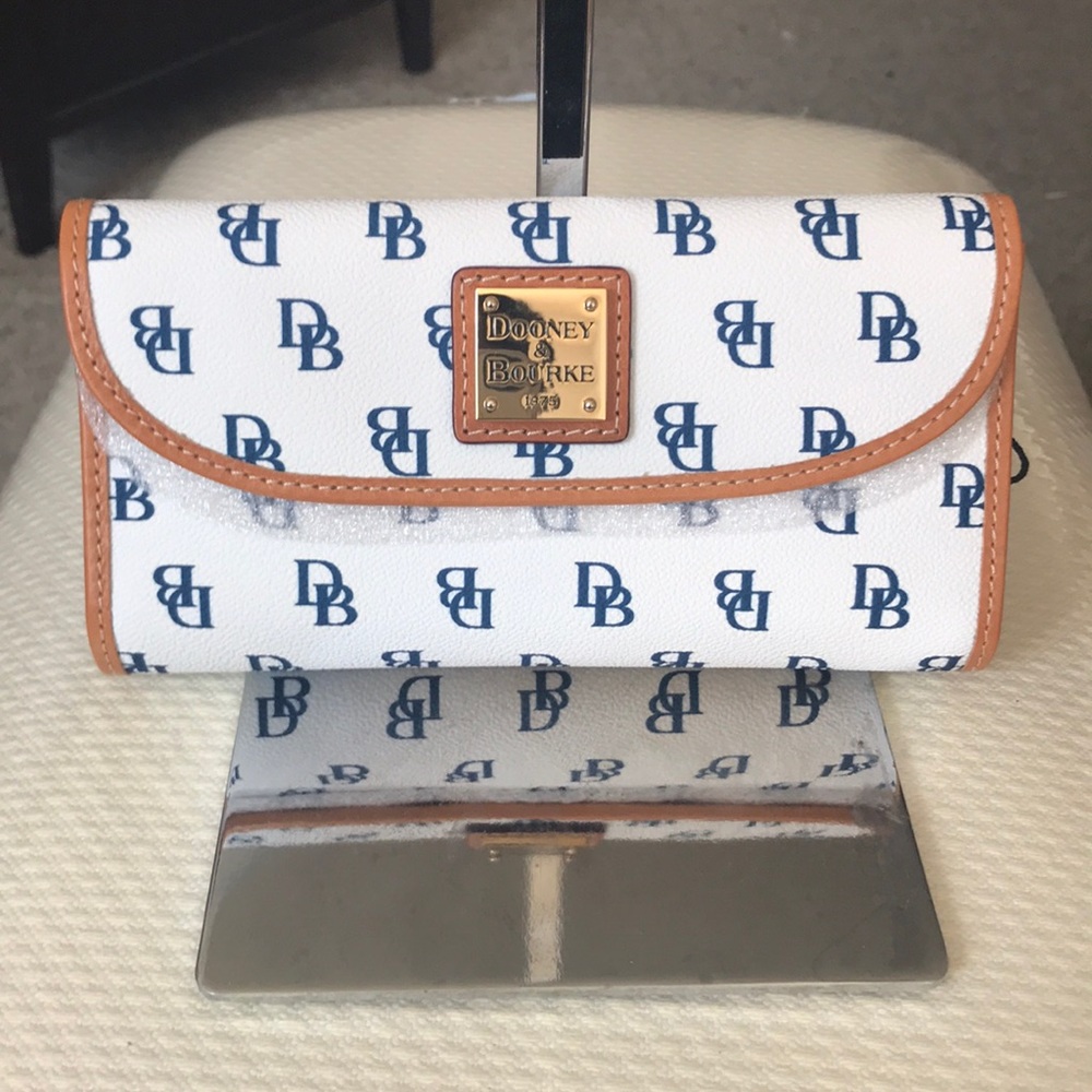 NWT Dooney&Bourke TammyMatching Continental Clutch